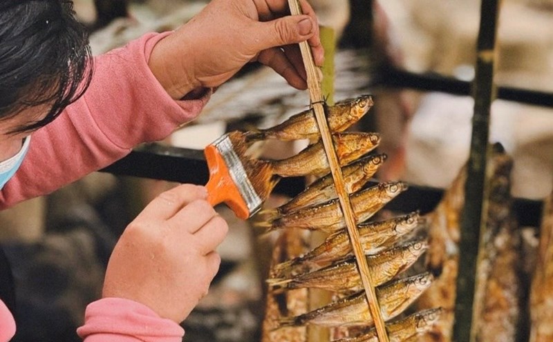 Cá nướng sông Đà. Ảnh: Dạ Ngân