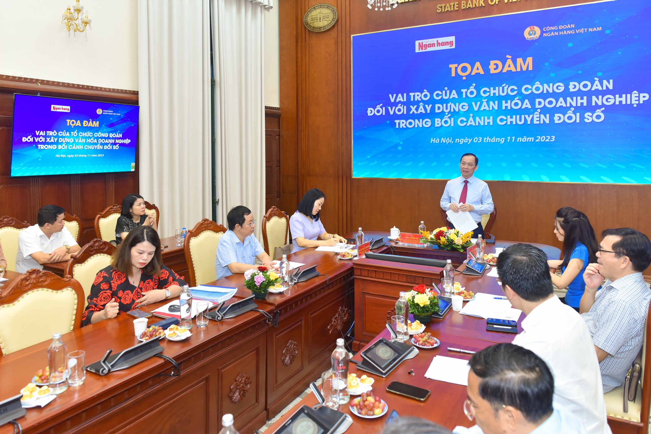 Ông Đào Minh Tú - Phó Thống đốc Thường trực Ngân hàng Nhà nước, Chủ tịch Công đoàn Ngân hàng Việt Nam phát biểu tại Tọa đàm “Vai trò của tổ chức công đoàn đối với xây dựng văn hóa doanh nghiệp trong bối cảnh chuyển đổi số”, diễn ra tháng 11.2023. Ảnh: CĐNH