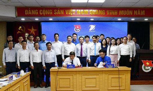 Lễ ký kết kế hoạch triển khai Thỏa thuận hợp tác năm 2024 giữa VNPT và Trung ương Đoàn. Ảnh: Cao Hưng
