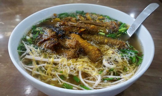 Mỗi bát bún thang lươn tại quán dao động từ 50.000 đến 100.000 đồng. Ảnh: Nhật Minh