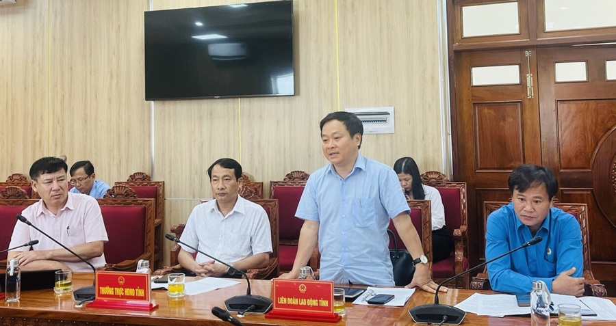 Ông Nguyễn Phúc Nhân - Chủ tịch Liên đoàn Lao động tỉnh phát biểu tại Hội nghị. Ảnh: Viên Nguyễn