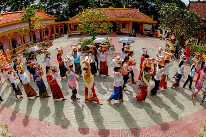 Lễ hội Ok - Om - Bok của đồng bào Khmer tại Làng văn hóa - du lịch các dân tộc Việt Nam. Ảnh: Làng VNDTVN