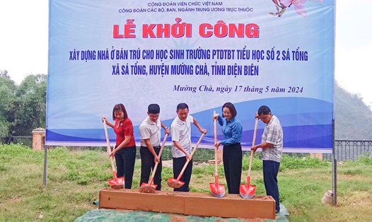 Công đoàn Viên chức tỉnh Điện Biên làm lễ khởi công xây dựng nhà bán trú cho học sinh huyện Mường Chà. Ảnh: Huy Hoàng