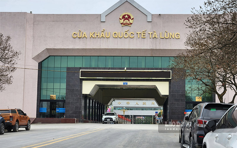 Cửa khẩu Tà Lùng - một trong những tuyến xuất khẩu hàng hóa chính tại Cao Bằng. Ảnh: Tân Văn.