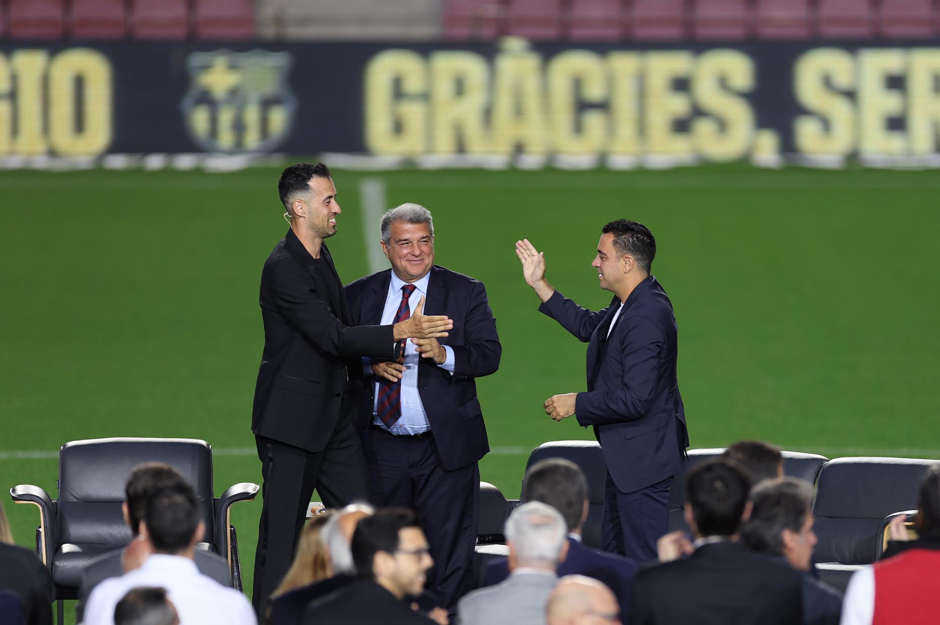 Sau scandal lần này, nếu còn ở lại Barca, Xavi nên khôn ngoan hơn. Ảnh: AFP