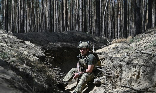 Một binh sĩ Ukraina ở vùng Donetsk. Ảnh: AFP