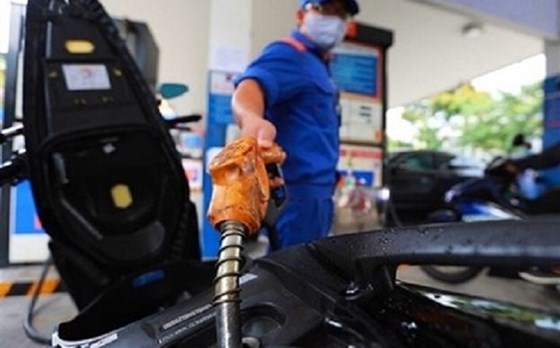 Giá xăng dầu hôm nay 18.5: Tiếp tục tăng mạnh