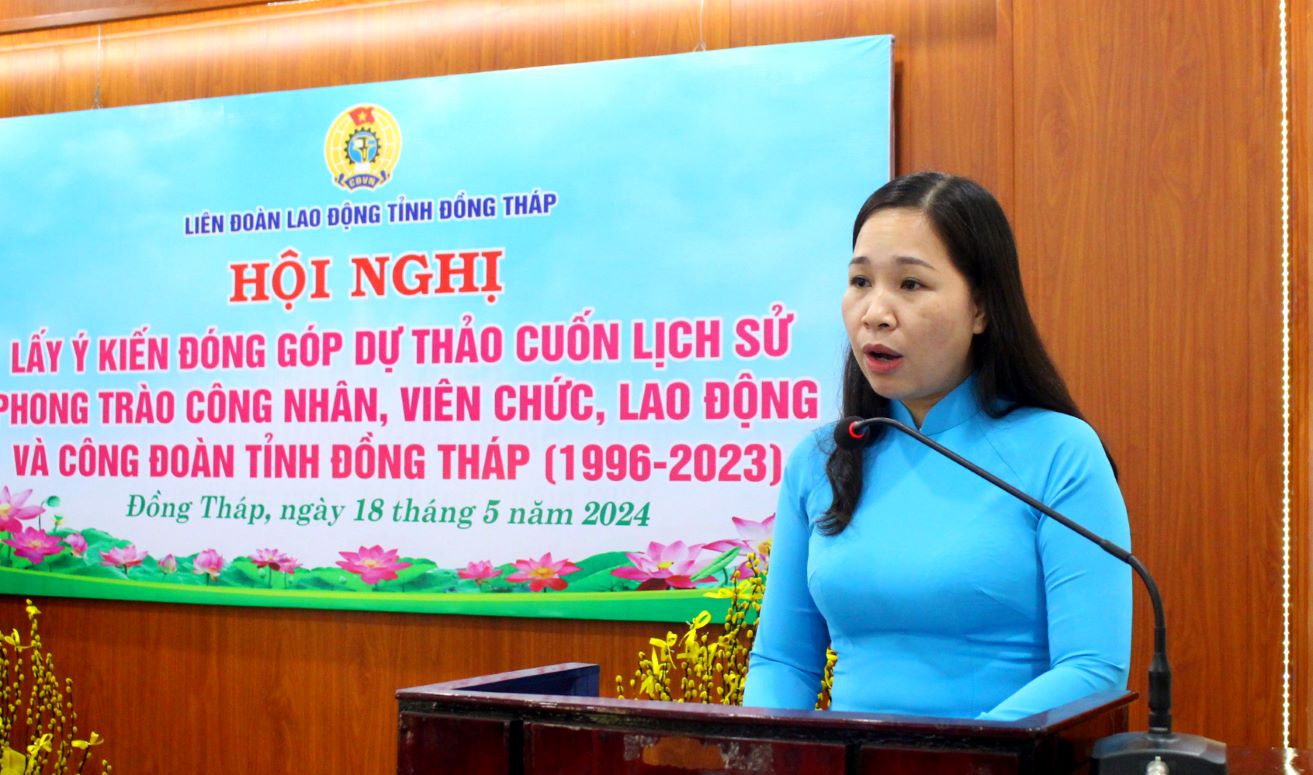 Bà Huỳnh Thị Thu Thủy - Phó Chủ tịch LĐLĐ tỉnh Đồng Tháp phát biểu chào mừng hội nghị. Ảnh: Lâm Điền 