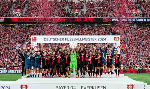 Lần đầu tiên Bayer Leverkusen vô địch Bundesliga và cũng lập tức ghi tên mình vào kỉ lục. Ảnh: Bayer Leverkusen