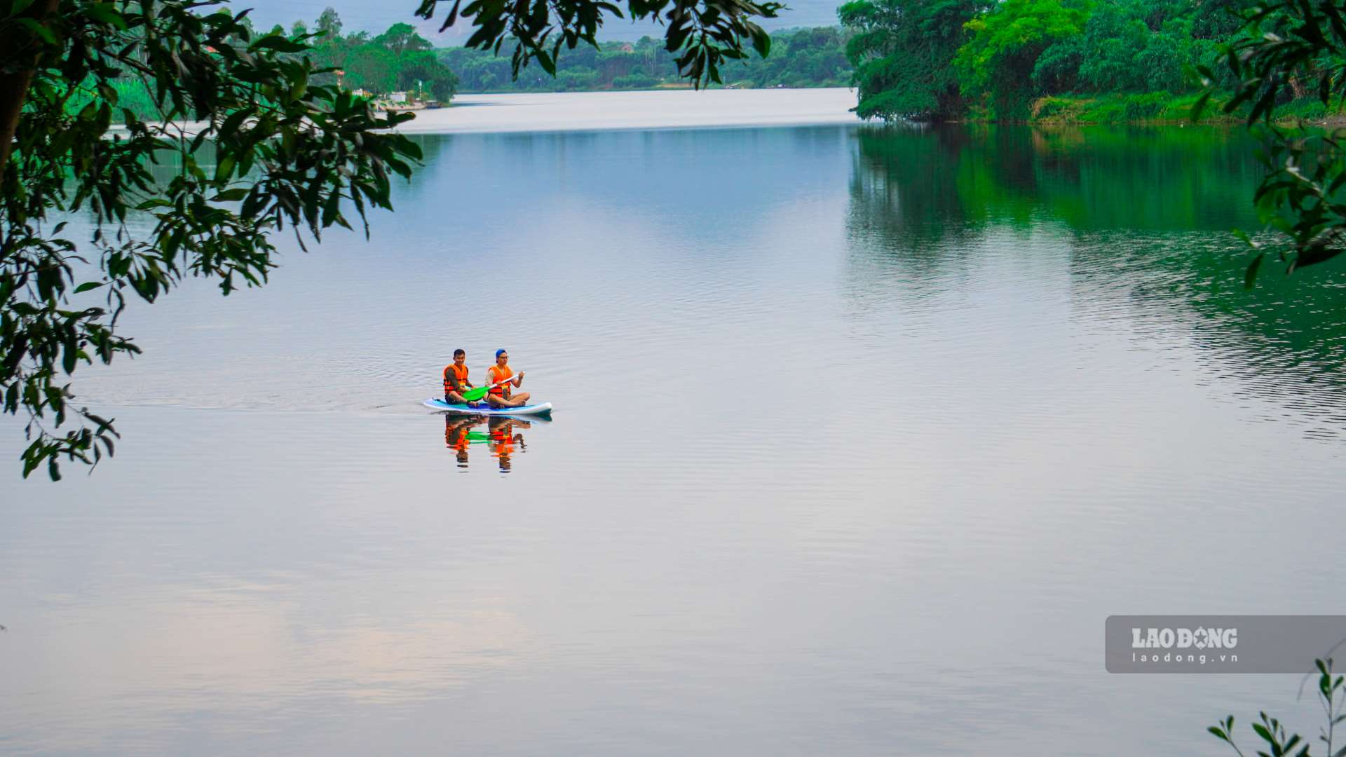 Từ trước đến nay, nơi đây nổi tiếng với những hàng thông ngay ngắn, là địa điểm ngắm nhìn hoàng hôn trên sông Hương mỗi lúc chiều xuống. 