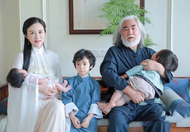 Sự nghiệp của ông trùm phim võ thuật vừa có con ở tuổi 72