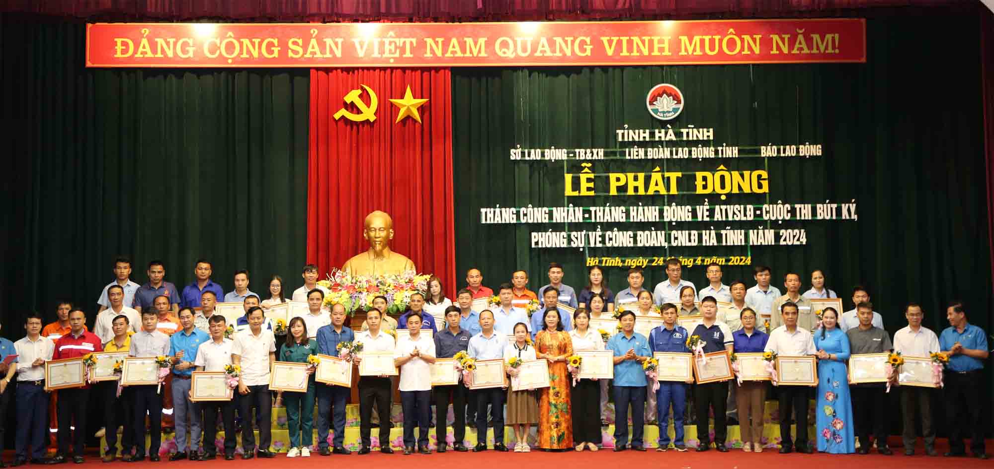 Ông Hân được tôn vinh là công nhân lao động tiêu biểu năm 2024 của LĐLĐ tỉnh trong đợt phát động “Tháng Công nhân” của tỉnh Hà Tĩnh năm nay. Ảnh: Công Sáng