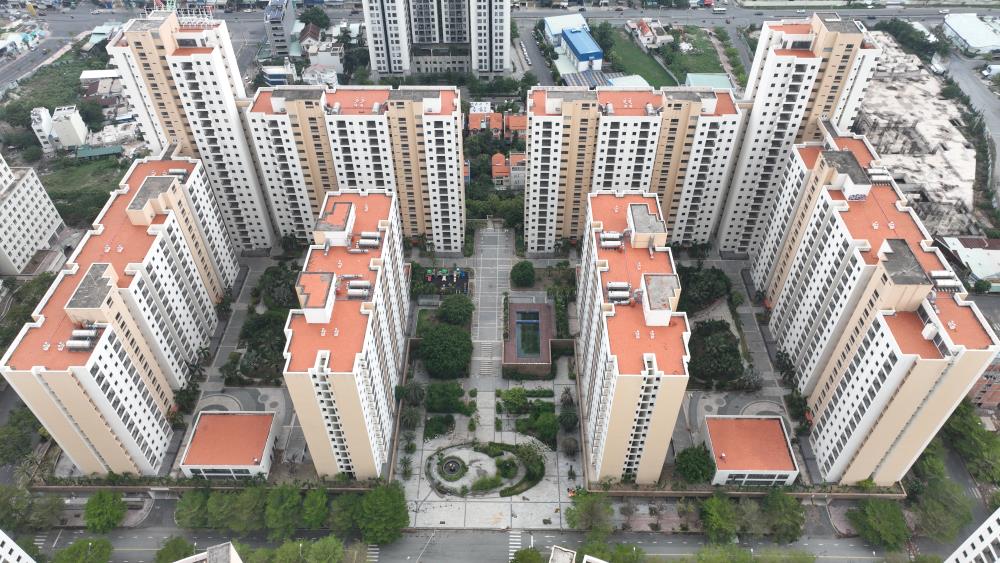  3.790 căn hộ tái định cư tại phường Bình Khánh, TP Thủ Đức là những căn hộ thuộc các lô R1, R2, R3, R4 và R5 Khu đô thị mới Thủ Thiêm, từng nằm trong chương trình 12.500 căn hộ tái định cư cho người dân bị giải tỏa tại khu đô thị này.