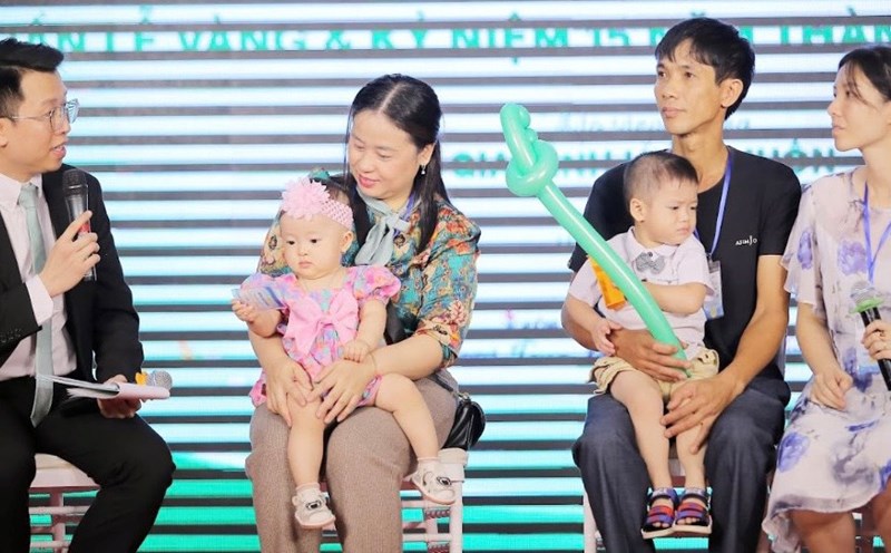 Các gia đình hiếm muộn chia sẻ về hành trìm tìm con đầy xúc động. Ảnh: BVCC