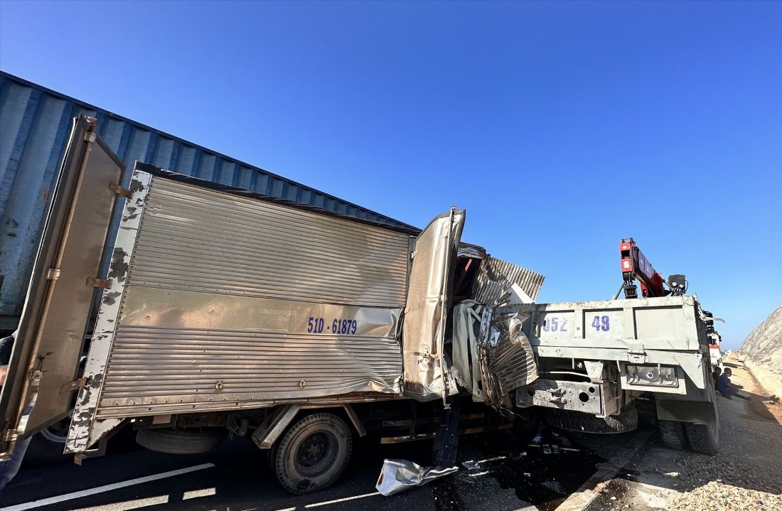 Một vụ tai nạn giao thông chết người xảy ra trên cao tốc Vĩnh Hảo - Phan Thiết đoạn qua huyện Hàm Thuận Bắc. Ảnh: Duy Tuấn