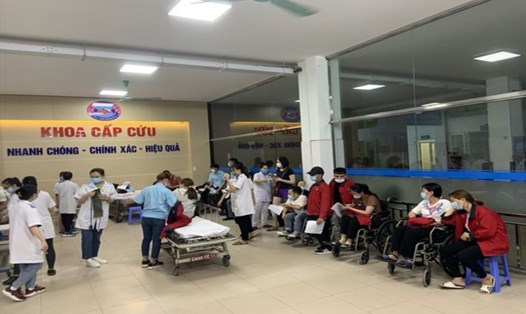 Vụ việc hàng chục công nhân KCN VSIP nhập viện sau bữa ăn ca tháng 6.2021. Ảnh: Đặng Luân