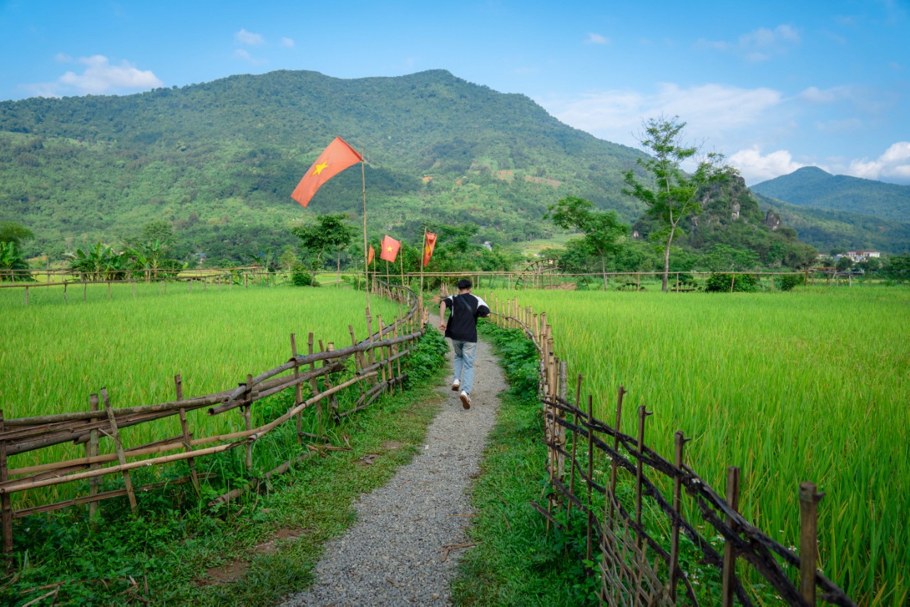 Các địa điểm du lịch tại Pù Luông khá gần nhau. Ảnh: Phạm Văn Phong