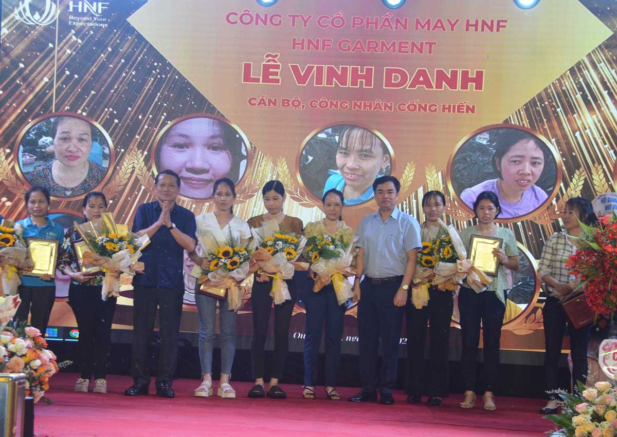 Công ty Cổ phần May HNF vinh danh NLĐ. Ảnh: Thu Trần