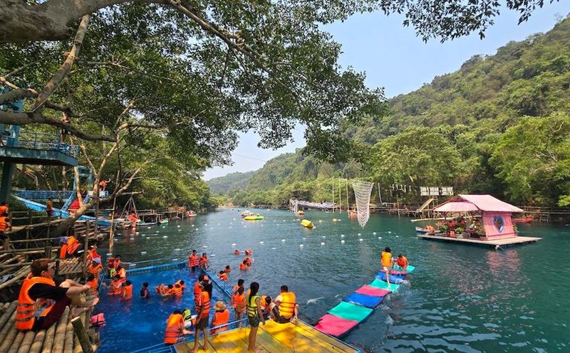 Hơn 41.000 khách du lịch đến với Vườn Quốc gia Phong Nha - Kẻ Bàng dịp lễ 30.4-1.5. Ảnh: H. Việt