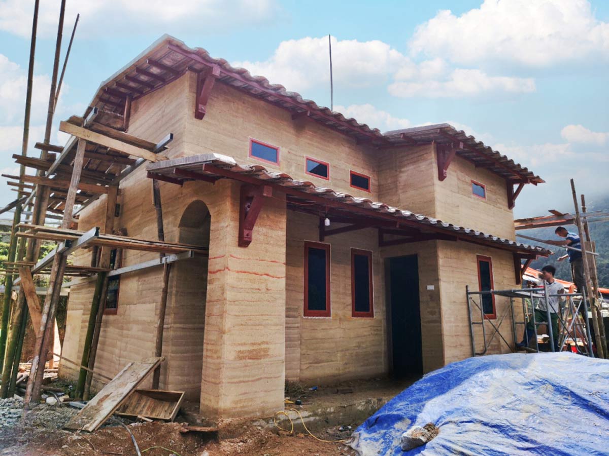 Homestay của anh Dường Phúc Thím đang hoàn thiện. Ảnh: Nguyễn Dung