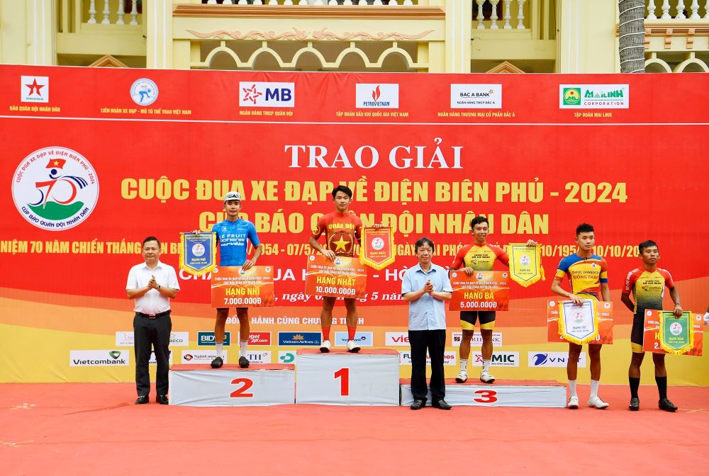 Phạm Lê Xuân Lộc lập kỉ lục khi giành 4 giải thưởng trong 1 chặng đua. Ảnh: Ban tổ chức