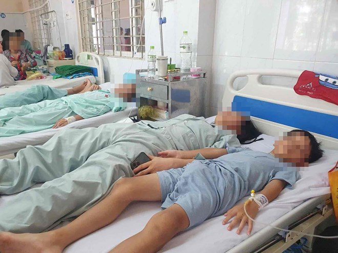 Bệnh nhân nghi ngộ độc thực phẩm do ăn bánh mì ở Đồng Nai tăng lên 222 ca