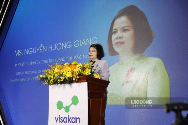 Bà Nguyễn Hương Giang - Chủ tịch UBND tỉnh Bắc Ninh phát biểu tại buổi lễ. Ảnh: Đền Phú