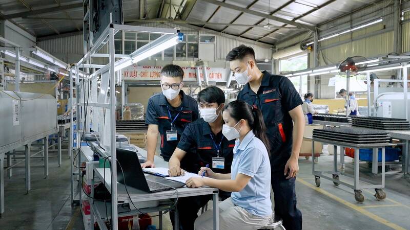 Cán bộ công nhân viên nhà máy xe điện Hamachi không ngừng học đổi mới và sáng tạo để phù hợp với thị trường. Ảnh: Hamachi