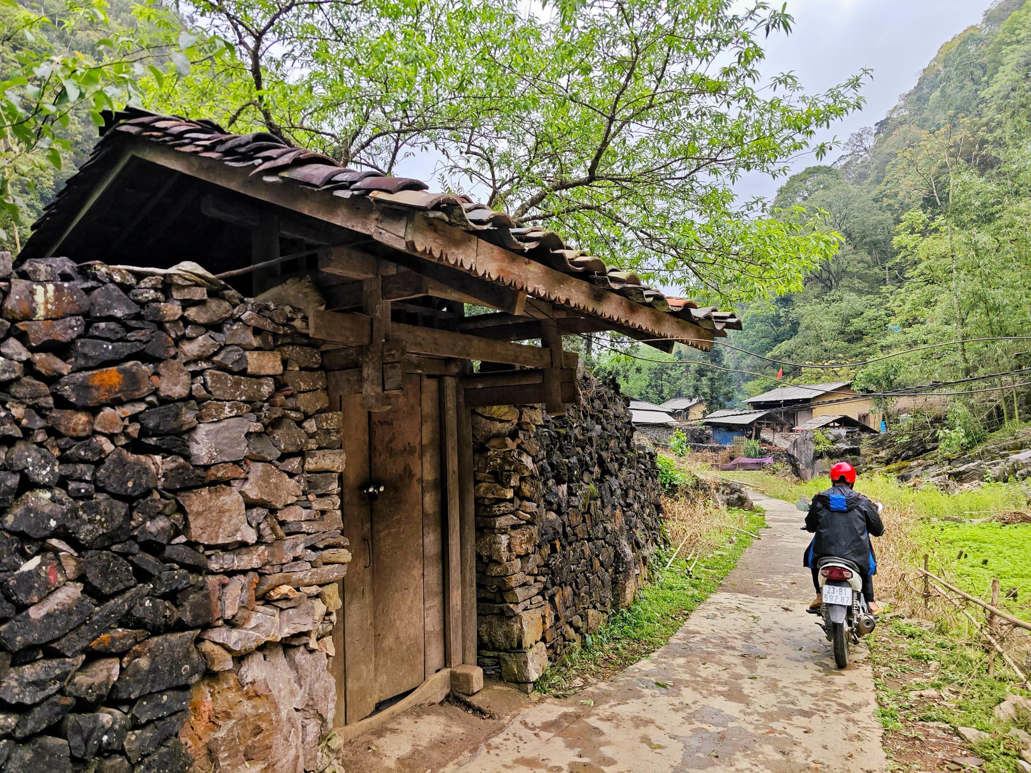 Khung cảnh bình yên của làng Sảo Há. Ảnh: Khương Minh