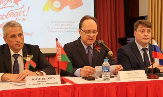 Đại sứ Nga tại Việt Nam Bezdetko Gennady Stepanovich (giữa) phát biểu. Ảnh: Ngọc Vân
