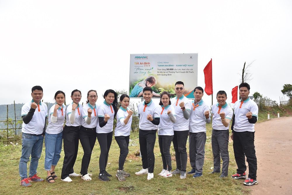 Sau 4 năm thực hiện, Dự án “Xanh An Bình - Xanh Việt Nam” do ABBANK phối hợp với Trung tâm Truyền thông TNMT - Bộ TNMT đã trồng gần 100.000 cây xanh tại nhiều tỉnh, thành trên cả nước.