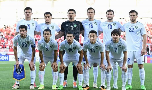 Trung vệ Abdukodir Khusanov (số 4), tiền đạo Hojimat Erkinov (số 7) và tiền vệ Abbosbek Fayzullaev (số 14) rời U23 Uzbekistan trước trận chung kết với U23 Nhật Bản. Ảnh: UFA
