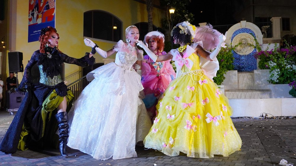 Môn nghệ thuật drag queen đến từ phương Tây vào thời Shakespeare ở thế kỷ 17. Thời đó phụ nữ chưa có quyền được diễn trên sân khấu nên người đảm nhiệm những vai nữ thường là nam. Ảnh: Võ Nghĩa