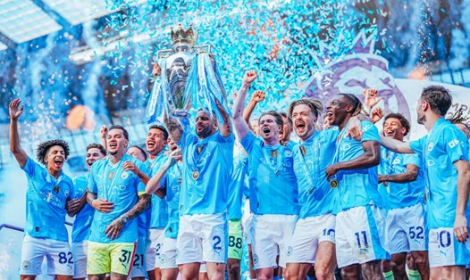 Vô địch Premier League 2023-2024, Manchester City có mùa thứ tư liên tiếp thống trị nước Anh. Ảnh: MCFC
