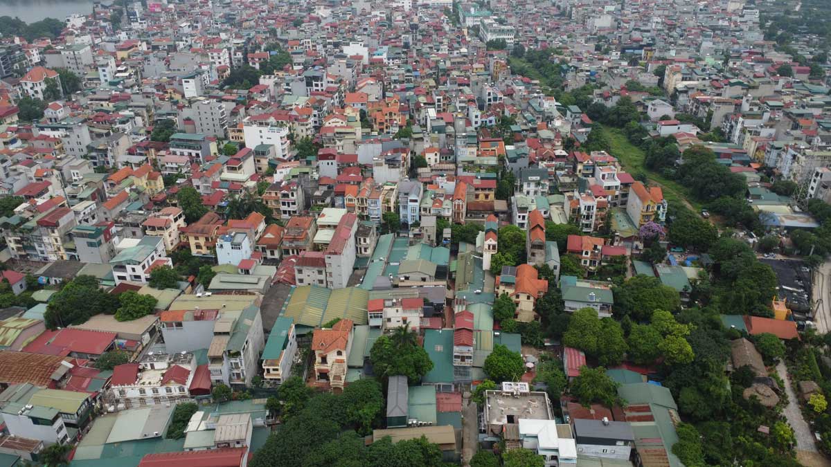 Tại phía quận Tây Hồ, khu đất xây dụng dự án hiện là khu dân cư và vùng trồng đào quất. Ảnh: Vĩnh Hoàng