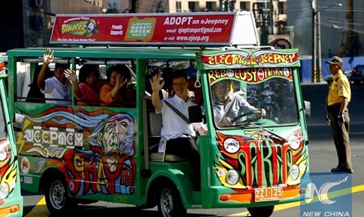 Chính phủ Philippines quyết tâm thay thế xe jeepney cũ để cải thiện môi trường và thay đổi bộ mặt giao thông. Ảnh: Xinhua