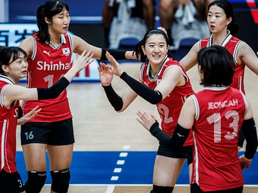 Tuyển bóng chuyền nữ Hàn Quốc thắng ấn tượng trước Thái Lan. Ảnh: VolleyballWorld 