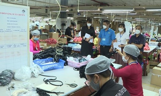 Ban Quản lý các khu công nghiệp tỉnh Lâm Đồng yêu cầu các doanh nghiệp tăng cường chăm sóc sức khỏe người lao động. Ảnh: Quang Hoạt

