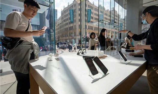 Mẫu iPhone 15 Pro Max 1TB của Apple giảm 2.300 nhân dân tệ, khoảng 8 triệu đồng. Ảnh: Shutterstock.