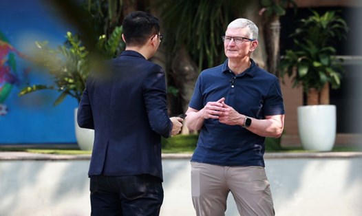 CEO Apple Tim Cook trong chuyến thăm Việt Nam ngày 16.4. Ảnh: Hải Nguyễn