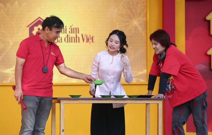 Sắp tới, Quyền Linh và ê-kíp Mái ấm gia đình Việt có 6 buổi ghi hình để giúp đỡ các em nhỏ mồ côi tại vùng Tây Bắc. Ảnh: Bee
