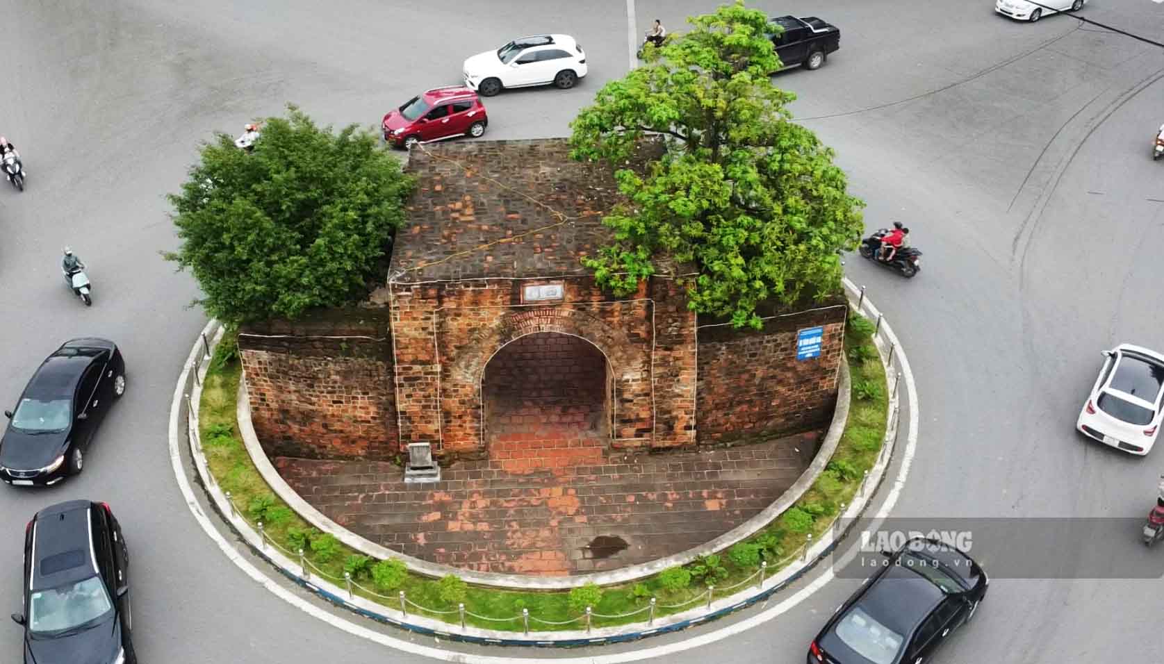 Di tích thành cổ nhà Mạc với tuổi đời gần 500 năm tọa lạc tại trung tâm TP Tuyên Quang. 