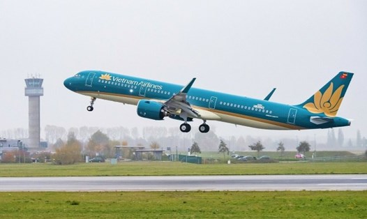 Một chuyến bay của Vietnam Airlines cất cánh từ sân bay quốc tế Nội Bài, Hà Nội. Ảnh: NIA