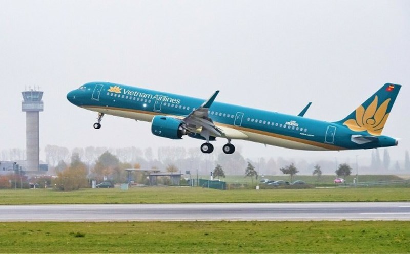 Một chuyến bay của Vietnam Airlines cất cánh từ sân bay quốc tế Nội Bài, Hà Nội. Ảnh: NIA