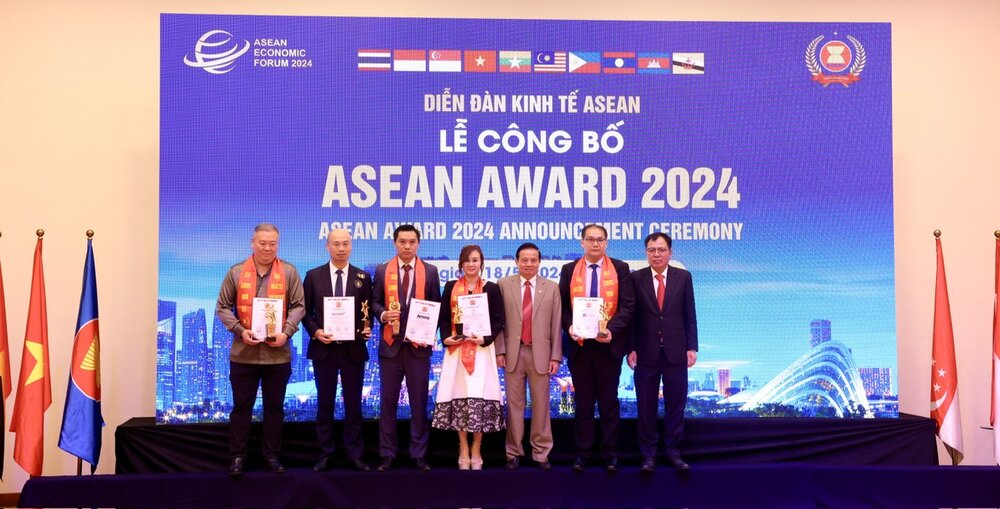 “Asean Award 2024” ghi nhận những cống hiến của những doanh nghiệp tiêu biểu có đóng góp tích cực phát triển kinh tế, an sinh xã hội, phát triển bền vững trong khu vực Asean. Ảnh: Bac A Bank  