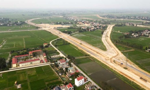 Dự án giao thông trọng điểm đang triển khai ở Hà Nam. Ảnh: Văn Thanh 