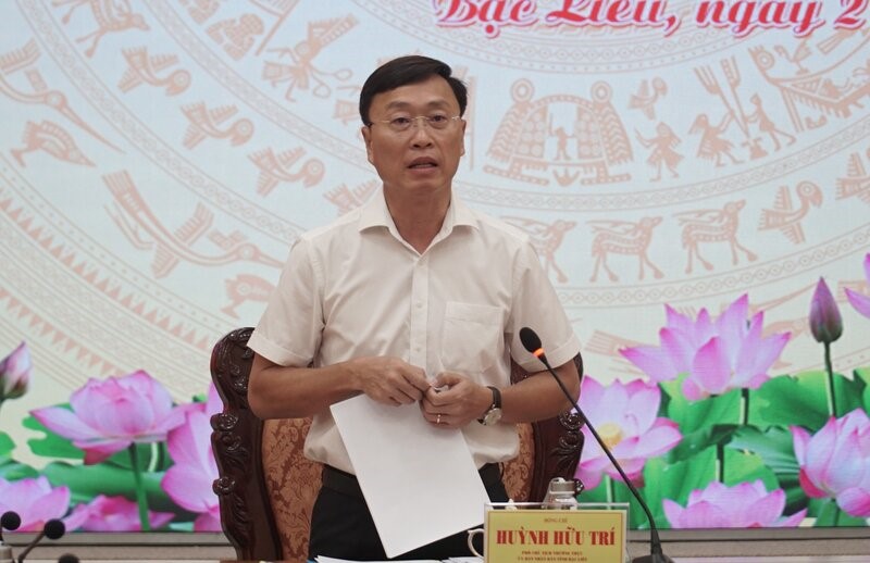 Phó chủ tịch UBND tỉnh Bạc Liêu Huỳnh Hữu Trí cũng bức xúc khi nhà ở xã hội nhà ở cho công nhân không có căn nào được bàn giao. Ảnh: Nhật Hồ