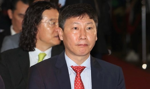 Huấn luyện viên Kim Sang-sik dự lễ bốc thăm AFF Cup 2024. Ảnh: An Nguyên
