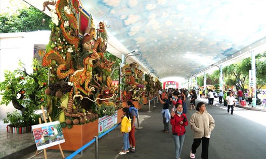 Hội thi nghệ thuật tạo hình bằng trái cây năm 2023 tại Khu Du lịch Văn hóa Suối Tiên. Ảnh: Anh Tú
