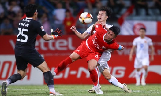 Bóng đá Việt Nam còn nhiều vấn đề cần giải quyết, cả chuyện chuyên môn lẫn phía sau hậu trường, để ổn định lại cho đội tuyển. Ảnh: Minh Dân